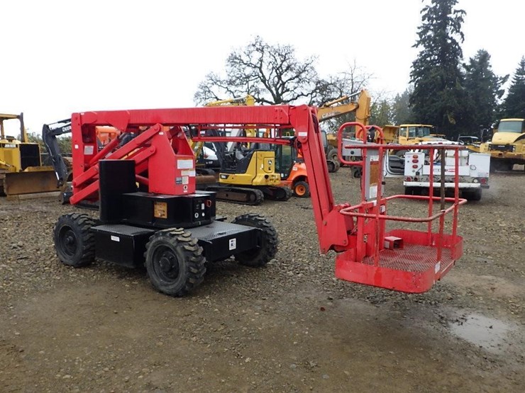 articulating-boom-lift-image-2