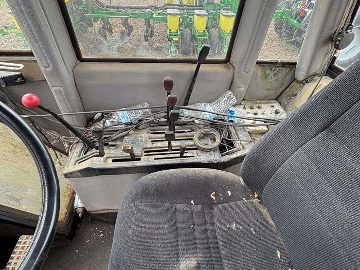 1986-white-4-225-image-3