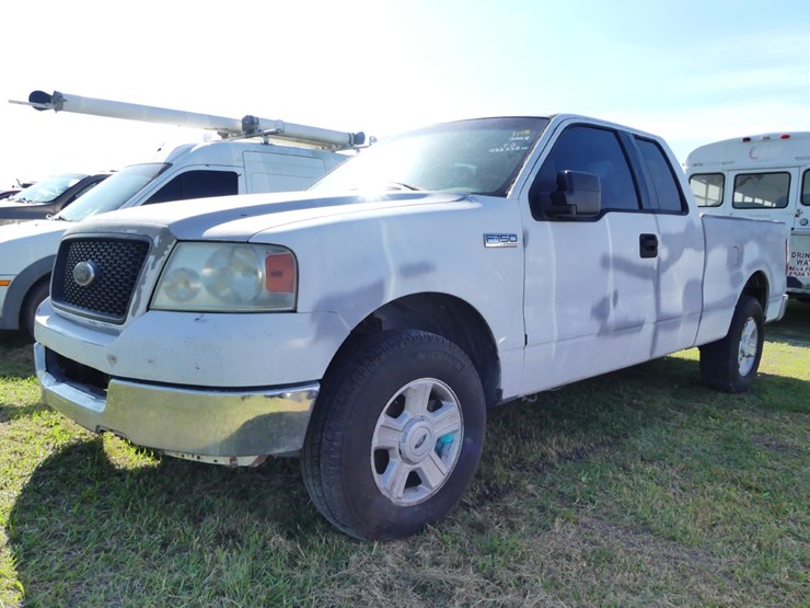 2004-ford-f150-xlt-image-2