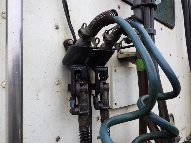 2005-freightliner-columbia-t/a-truck-tractor-image-13