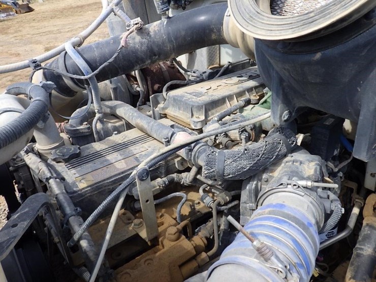 2016-peterbilt-348-image-25