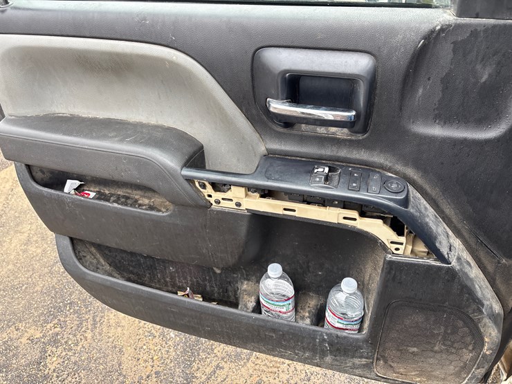 2017-chevrolet-2500hd-image-10