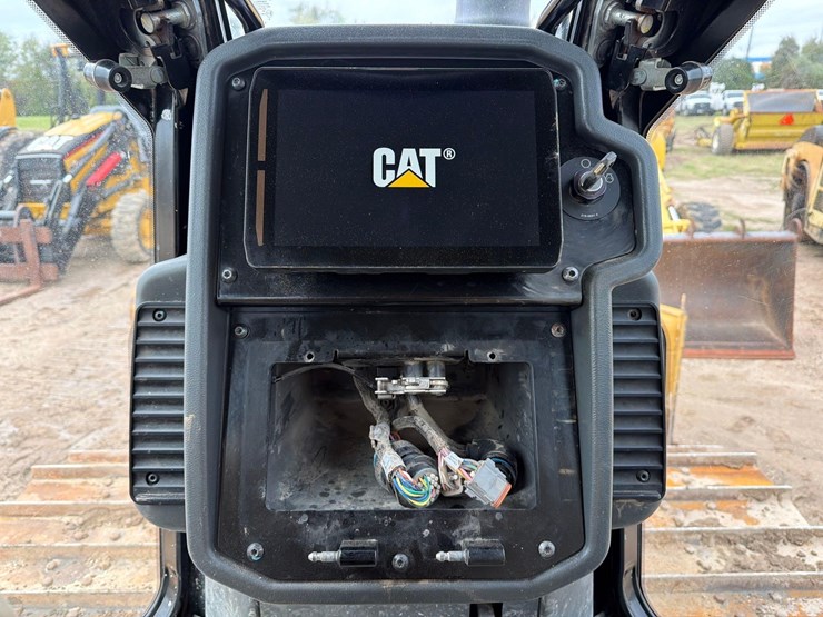 2021-caterpillar-d3-lgp-image-28