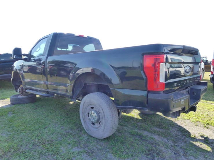 2017-ford-f250-xl-image-4