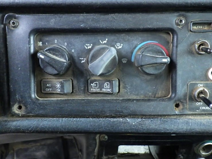 peterbilt-357-image-33