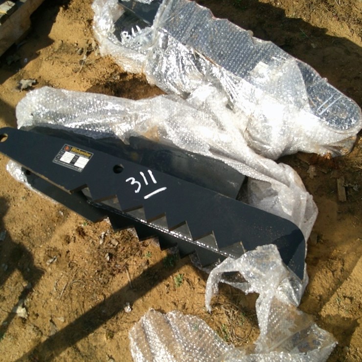 32" HYD THUMB F/ EXCAVATOR