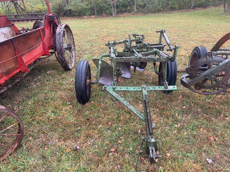 john-deere-3-bottom-plow-image-3