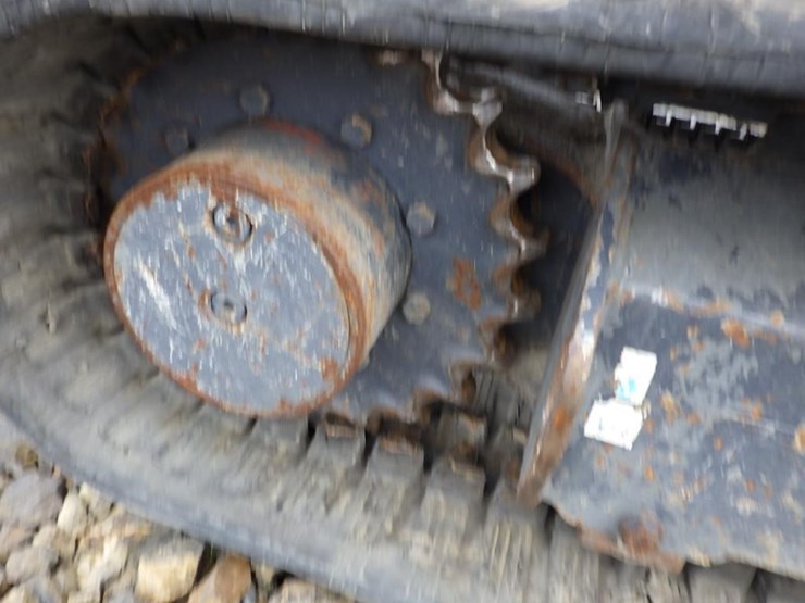 2016-takeuchi-tb230-image-39