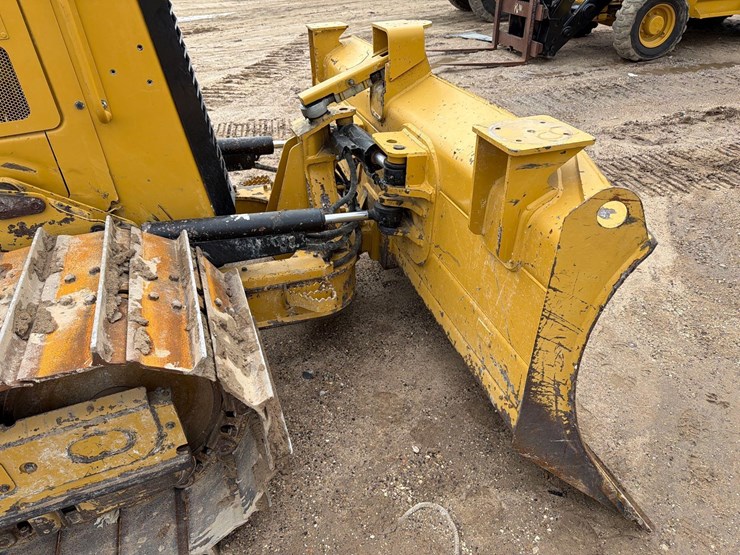 2021-caterpillar-d3-lgp-image-14
