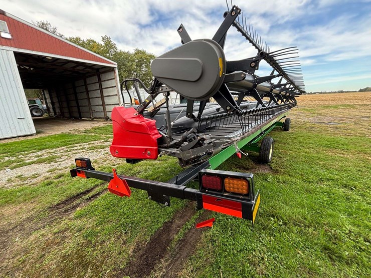 2012-massey-ferguson-35ft-grain-platform-w/-header-cart-image-13