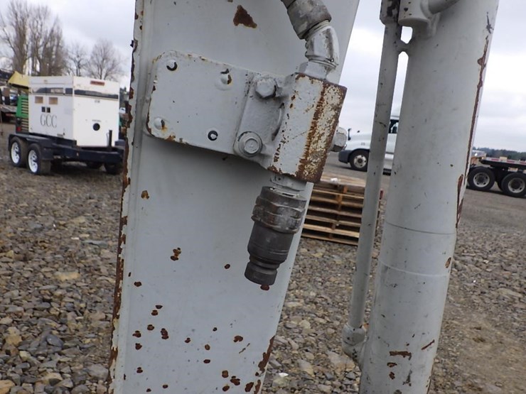 2016-takeuchi-tb230-image-10