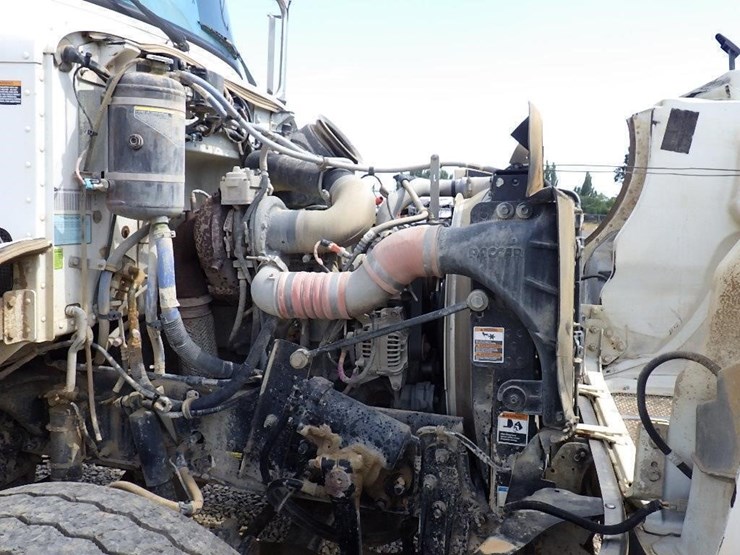 2016-peterbilt-348-image-22