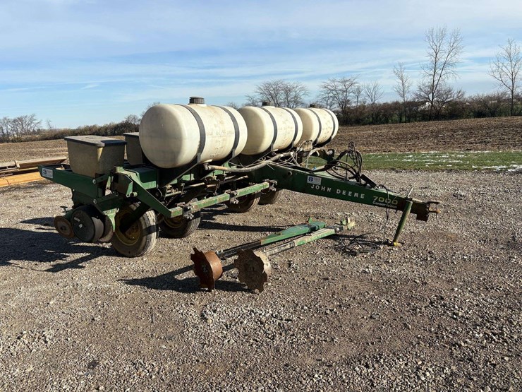 john-deere-7000-image-11