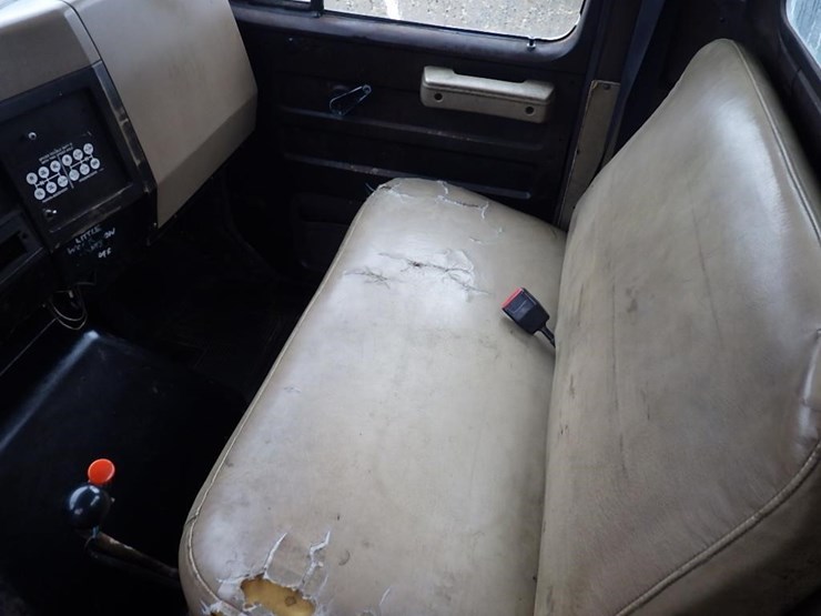 international-4900-image-49