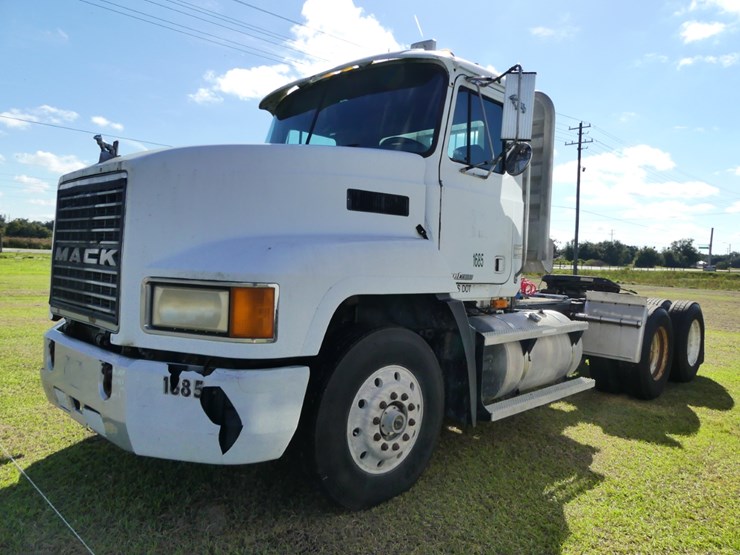 2000-mack-ch613-image-2