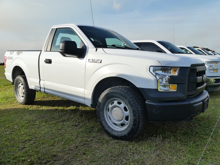 2017-ford-f150-xl-image-1