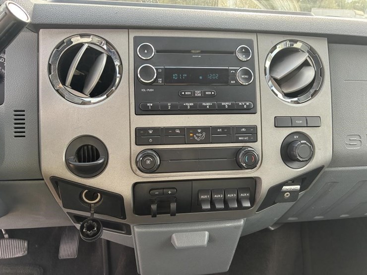 2015-ford-f550-xlt-image-16