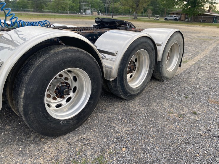 peterbilt-379-image-33