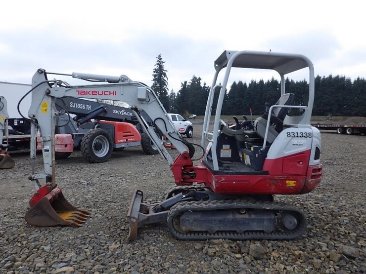 2016-takeuchi-tb230-image-6