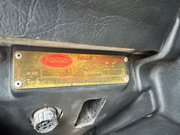 2003-peterbilt-379-image-30