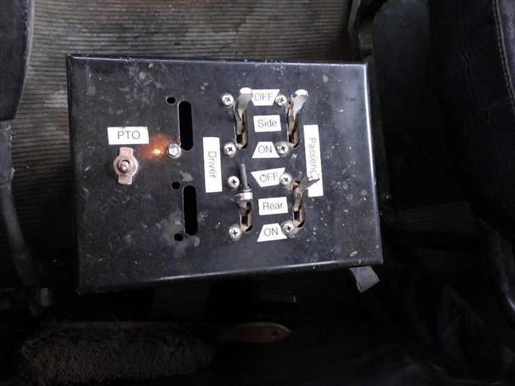 peterbilt-357-image-36