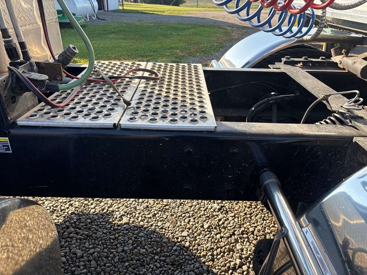 2014-kenworth-t800-image-23