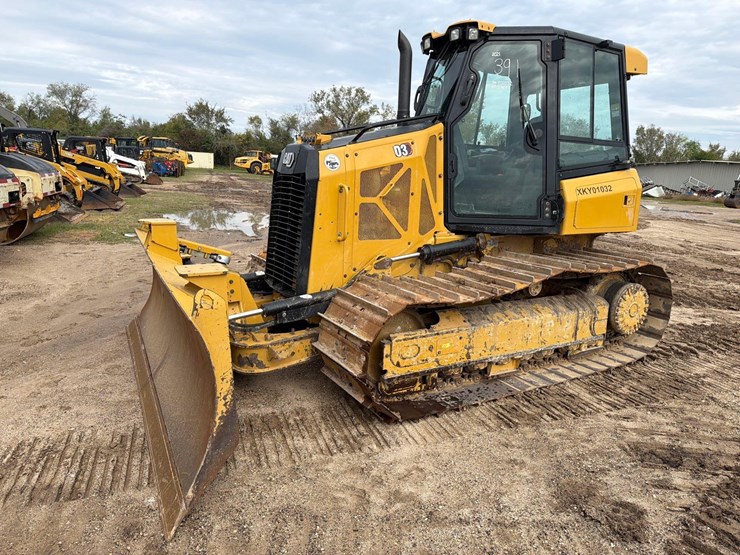 2021-caterpillar-d3-lgp-image-3