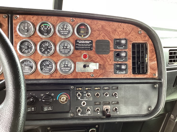 peterbilt-379-image-25