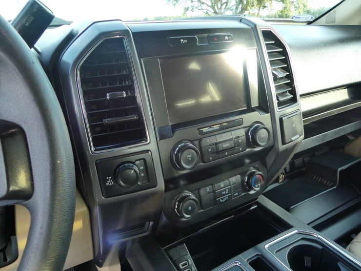 2020-ford-f150-xlt-image-14