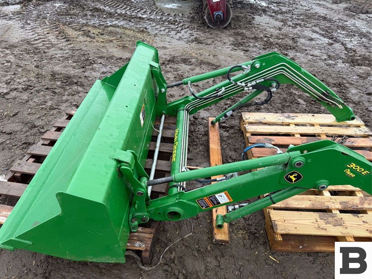 john-deere-300e-image-2