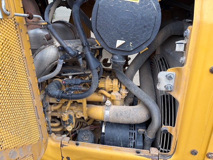 2021-caterpillar-d3-lgp-image-18