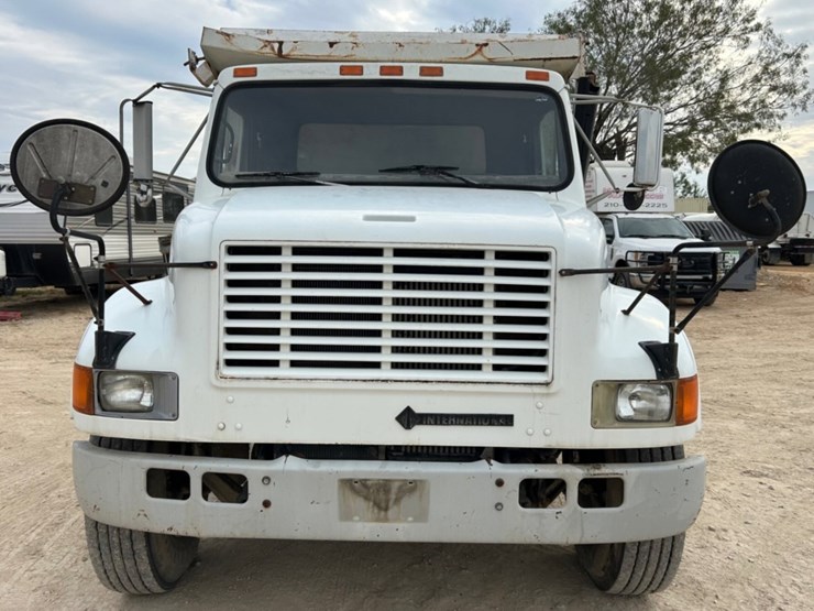 international-4700-image-3