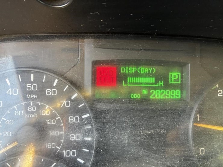 2012-mitsubishi-box-truck-image-15