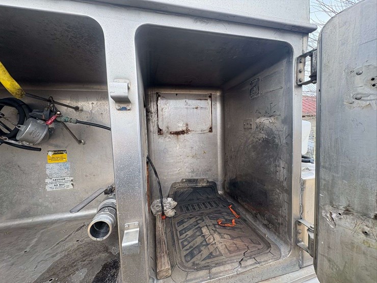 1984-brenner-tanker-trailer-image-1