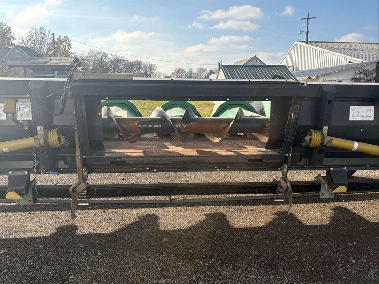 2013-8-row-drago-corn-head-image-6