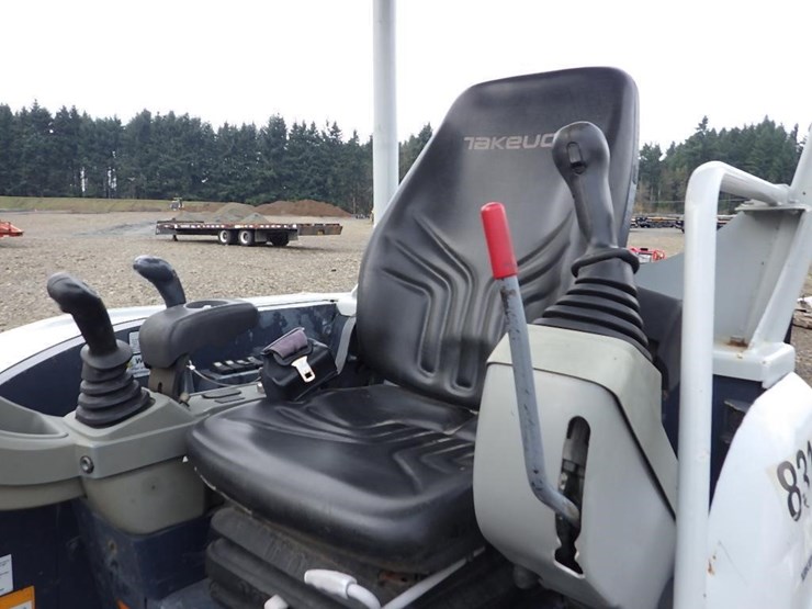 2016-takeuchi-tb230-image-23