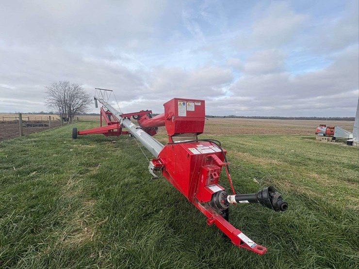 mayrath-10"x63'-swing-away-auger-image-10