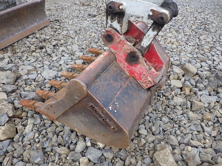 takeuchi-tb230-image-8