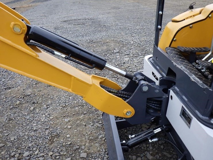 2025-sdlanch-sdle20-hydraulic-excavator-image-8