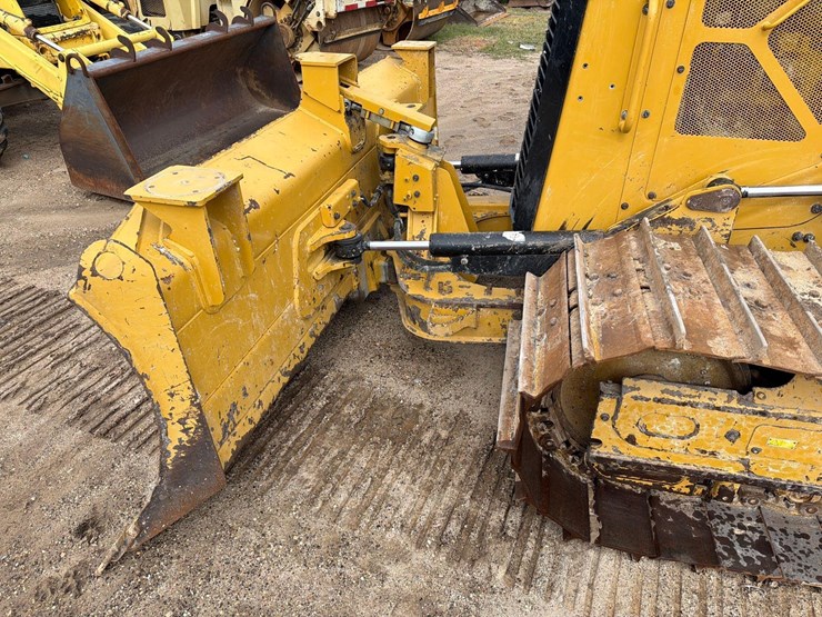 2021-caterpillar-d3-lgp-image-12