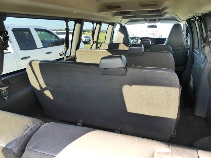 2016-chevrolet-express-3500-image-5