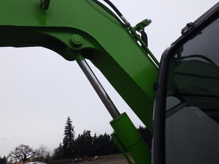 hitachi-zx75ur-image-10