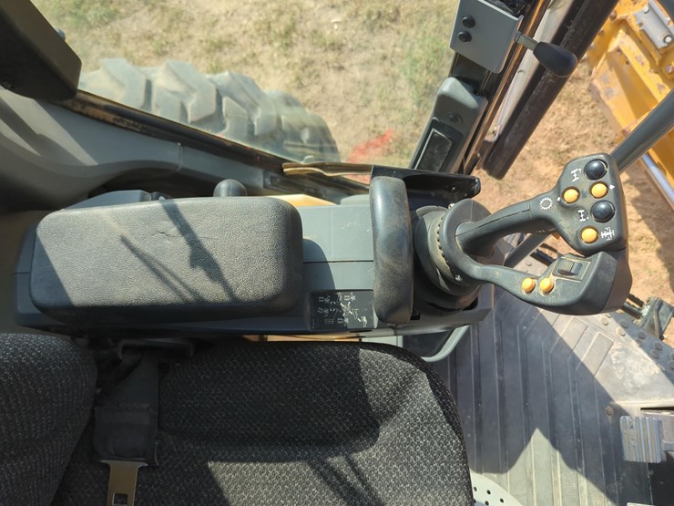 caterpillar-12m3-image-21