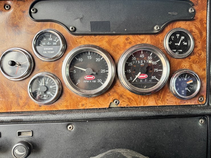 2003-peterbilt-379-image-29