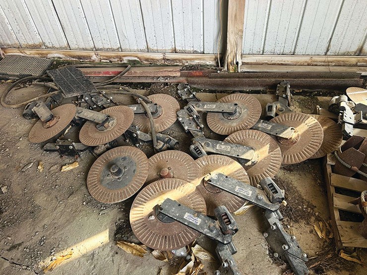 13-blue-jet-coulters-and-15-sealers-image-1