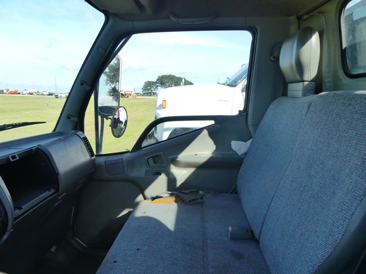 2003-mitsubishi-fuso-fh-image-11