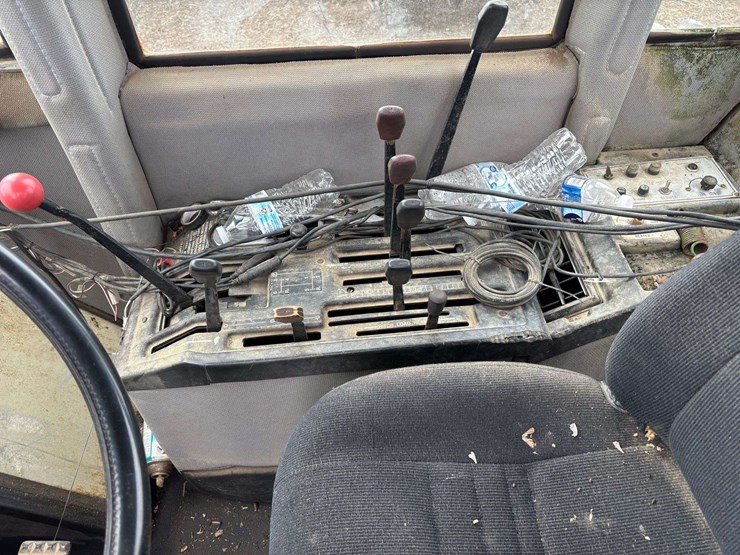 1986-white-4-225-image-4