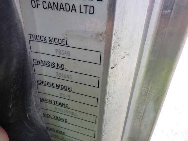 2016-peterbilt-348-image-49