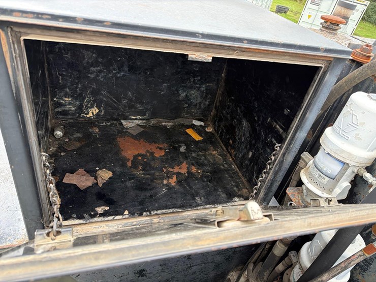 1997-ford-f800-image-10