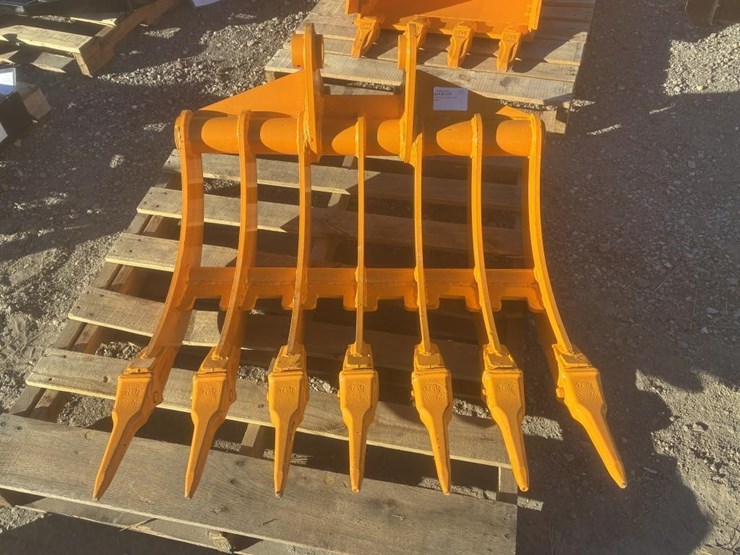 caterpillar-305-image-1